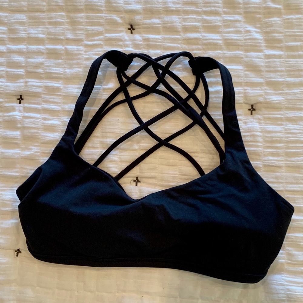 Lululemon free too be wild bra